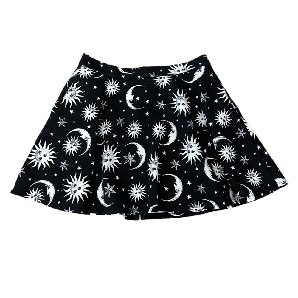 Hot Topic Black and White Starry Skater Skirt
